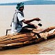 Rybak w papirusowej łodzi na jeziorze Tana, Etiopia